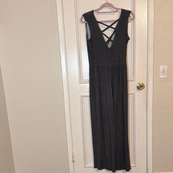 Loveappella Ciara Knit Jumpsuit in Black & White - Picture 9 of 12